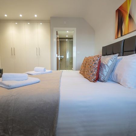 Helios Court Penthouse Serviced Apartment By Ferndale ميدينهيد المظهر الخارجي الصورة