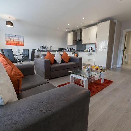 Helios Court Penthouse Serviced Apartment By Ferndale ميدينهيد المظهر الخارجي الصورة