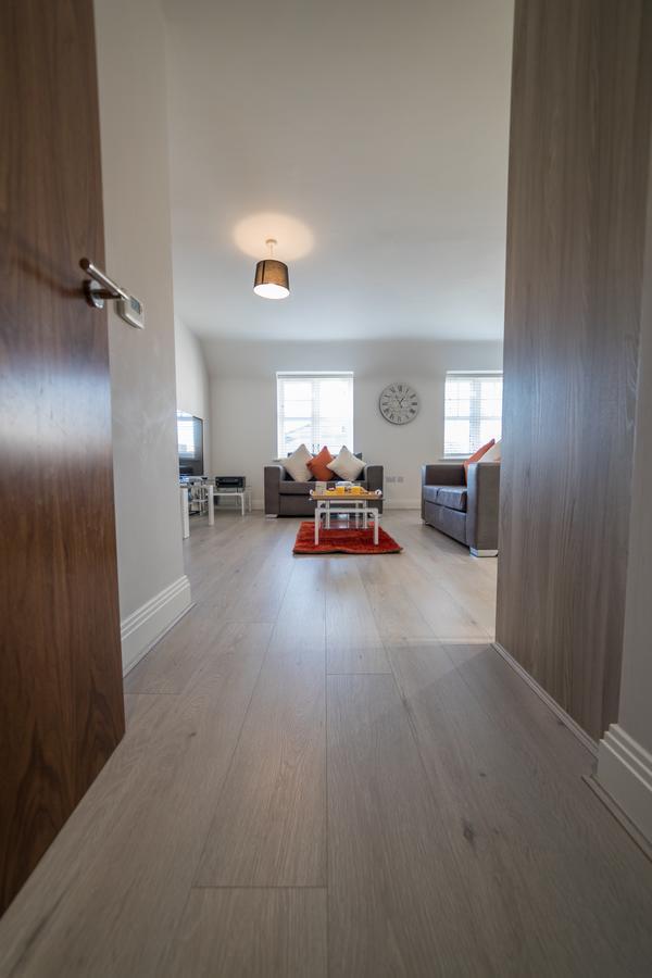 Helios Court Penthouse Serviced Apartment By Ferndale ميدينهيد المظهر الخارجي الصورة