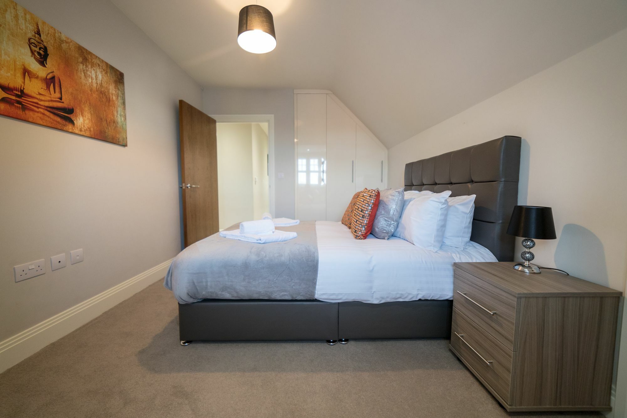 Helios Court Penthouse Serviced Apartment By Ferndale ميدينهيد المظهر الخارجي الصورة