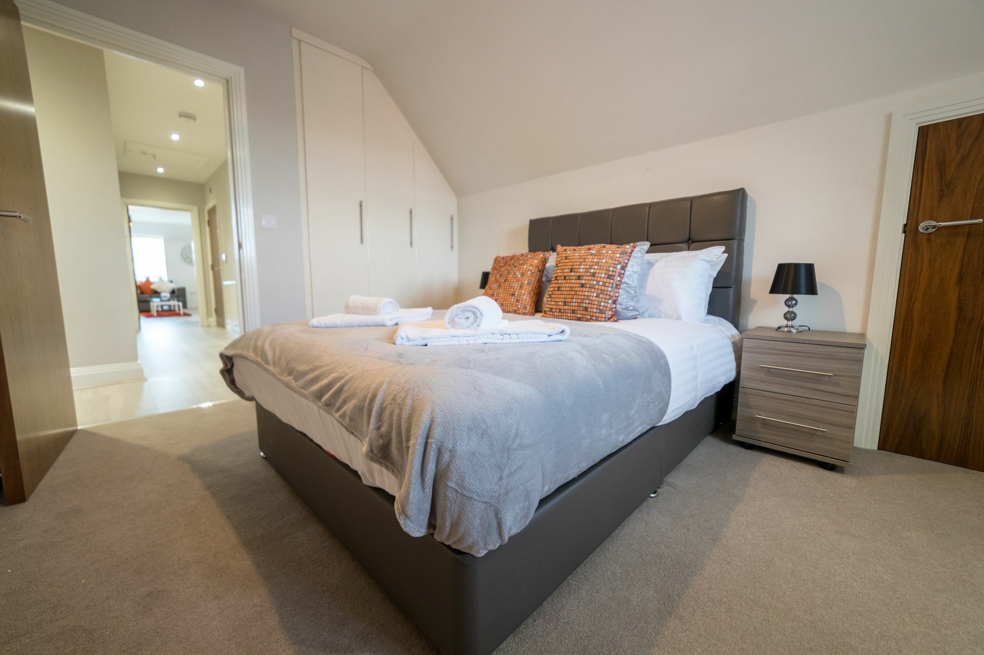 Helios Court Penthouse Serviced Apartment By Ferndale ميدينهيد المظهر الخارجي الصورة